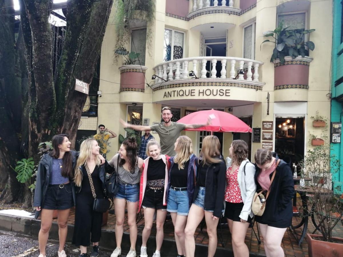 Antique House Hostal *