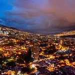 13 Trece Aparta Hotel