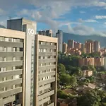 TOP FLOOR Studio! Poblado, A/C, Coworking, gym 1416