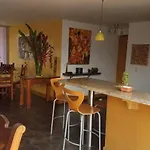 Cómoda habitación en el poblado