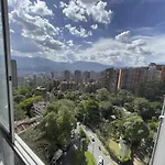 Cozy Suite In The Heart Of El Poblado, Free Parking, 24/7 Security
