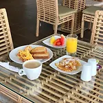 Seven Inn Hotel