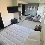 Seconds From Provenza Lovely 1-Bedroom Apartment