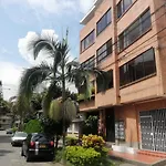 Casa Con Parking, Cerca Al Metro Y Mercados, 5 Piso Solo Escaleras