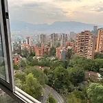 Moderno Loft Poblado Con Vista A Las Montanas 1712
