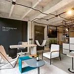 Stylish Urban Hotel In Provenza - Viu Experience