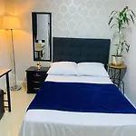 Hostal Laureles Casa Linda