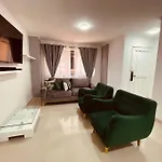 Yari-Amazing Apartment Med