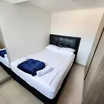 Apartamento Con Parqueadero Y Vista A La Ciudad