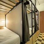 Baku Laureles Hostel