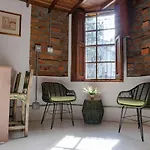 Casa Moore