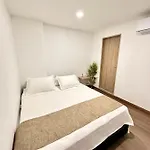 Comodas Y Modernas Habitaciones Con Bano Privado Para 2 Y 3 Personas En La 70 Laureles Estadio