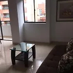 Excelente, moderno, amoblado y bien ubicado apartamento en Laureles, Medellín