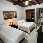 New Memphis Hostal