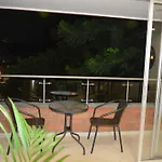 Moderno Y Centrico Apartamento Con Impresionantes Vistas A La Montana