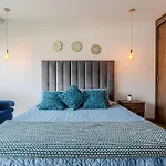 Remotecasa - Vibrant Cityscape Studio In Laureles