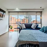 Remotecasa - Vibrant Cityscape Studio In Laureles