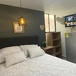 Comoda Habitacion Independiente En Laureles Estadio Con Bano Privado Para 3 Personas