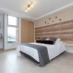 Apartamento Central En Zona Comercial