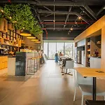 Unique Suite in El Poblado CoWork/ GYM / Fast WiFi