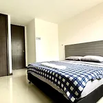 Apartamento Moderno En Conquistadores, Excelente Ubicacion