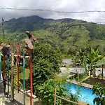 Pequena Casa En Finca Cafetera