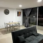 Espacioso Apartamento Con Piscina En Laureles 201