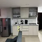 Espacioso Apartamento Con Piscina En Laureles 201