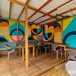 Apartamento Cerca Al Centro Comercial Santafe A105 By Roots Rentals