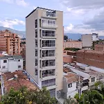 Mirador Del Laureles, Ac, Piscina, Parqueadero 701