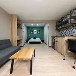 Economico Alojamiento En Medellin Por Dias - A102 By Roots Rentals