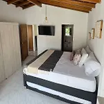 Laureles - Amplio - Terraza- Aire Acondicionado
