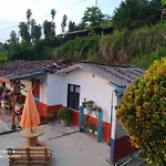 Pequena Casa En Finca Cafetera