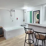 Loft With Bathtub In Laureles