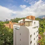 Apartamento Con Balcon Y Parqueadero 810