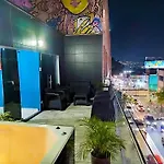 The Cosmopolitan Of Las Vegas 10 Bd W Jacuzzi And Pool