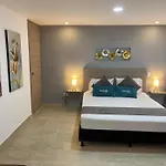 Hotel 12 Nights