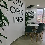 Modern Skyline Suite -Wifi, Gym, 24Hr Security