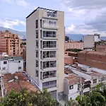 Apartamento En Laureles Con Piscina Y Parquedero 802