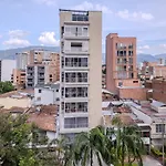 Apartamento En Laureles Con Piscina Y Parquedero 802