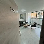 Comodo Y Amplio Apartamento En Laureles