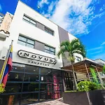 Novus Laureles