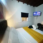 Aparta Suites Rosales