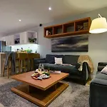 Oasis Suites