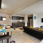 Poblado Suites by Lifeafar