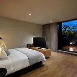 14 Urban Hotel
