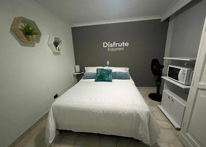 Nuevo Y Comodo Alojamiento Laureles, Habitacion Privada