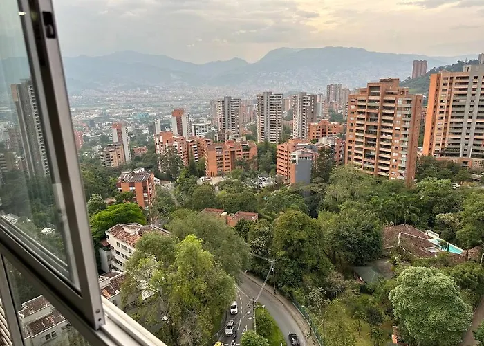 Moderno Loft Poblado Con Vista A Las Montanas 1712