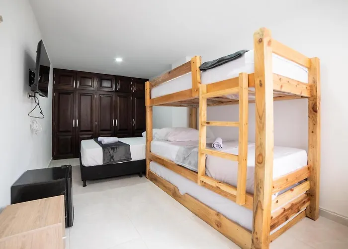 Alojamiento En El Corazon De Medellin Hab Privada B