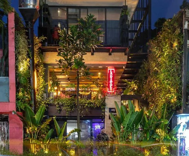 Stylish Urban Hotel In Provenza - Viu Experience